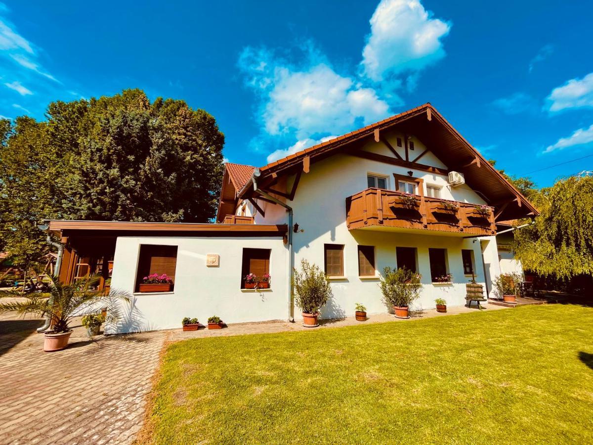 Sommer Panzio Balatonföldvár 외부 사진