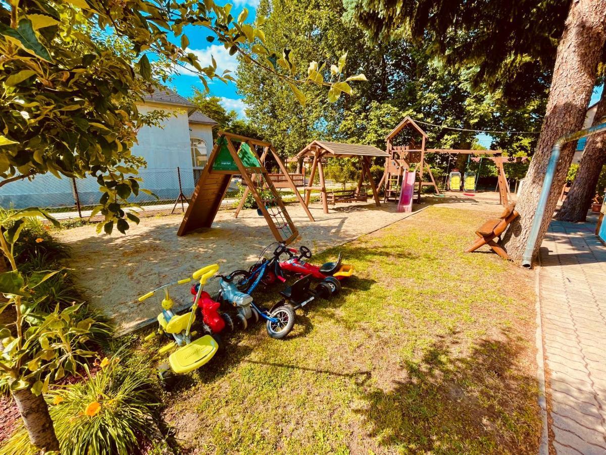 Sommer Panzio Balatonföldvár 외부 사진